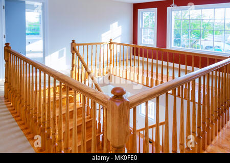 Très bel escalier et salle de séjour à New Luxury Home Banque D'Images