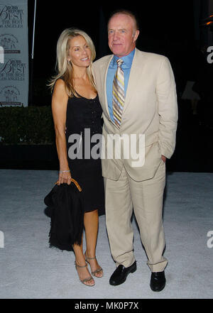 James Caan et épouse Linda au croisement "ROBB Report's Best of the Best" au profit de la Children's Foundation Sauvetage ' de l'aéroport de Santa Monica à Los Angeles. Le 28 août 2004. - CaanJames Linda13.JPG - CaanJames  JPGCaanJames13.Linda Linda13 Événement dans la vie d'Hollywood, Californie - Red Carpet Event, Vertical, USA, Cinéma, Célébrités, photographie, Bestof, Arts, Culture et divertissement, Célébrités Topix fashion / du tapis rouge-, Vertical, Best of, Hollywood la vie, événement dans la vie d'Hollywood, Californie - Tapis Rouge , USA, Film Ind Banque D'Images