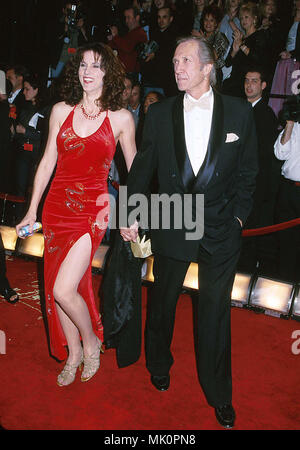 - David Carradine & Marina -2.JPGCarradine David & Marina -2 événement dans la vie d'Hollywood, Californie - Red Carpet Event, Vertical, USA, Cinéma, Célébrités, photographie, Bestof, Arts, Culture et divertissement, Célébrités Topix fashion / du tapis rouge-, Vertical, Best of, Hollywood la vie, événement dans la vie d'Hollywood, Californie - Tapis Rouge , USA, industrie du film, Célébrités, cinéma, télévision, Célébrités célébrités musique, photographie, Arts et culture, Bestof, divertissement, Topix, verticale , la mode, couple, famille Tsuni Crédit / USA 2000-2005 --famille et coupl Banque D'Images