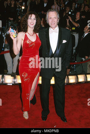 - David Carradine & Marina.JPGCarradine David & Marina événement dans la vie d'Hollywood, Californie - Red Carpet Event, Vertical, USA, Cinéma, Célébrités, photographie, Bestof, Arts, Culture et divertissement, Célébrités Topix fashion / du tapis rouge-, Vertical, Best of, Hollywood la vie, événement dans la vie d'Hollywood, Californie - Tapis Rouge , USA, industrie du film, Célébrités, cinéma, télévision, Célébrités célébrités musique, photographie, Arts et culture, Bestof, divertissement, Topix, verticale , la mode, couple, famille Tsuni Crédit / USA 2000-2005 --Famille et couple duri Banque D'Images