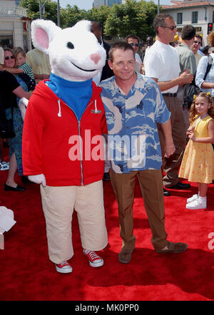 Michael J Fox arrivant à la première de Stuart Little 2 au Westwood Village Theatre de Los Angeles. 14 juillet, 2002. - JpgFoxMichaelJ FoxMichaelJ01A.01Un événement dans la vie d'Hollywood, Californie - Red Carpet Event, Vertical, USA, Cinéma, Célébrités, photographie, Bestof, Arts, Culture et divertissement, Célébrités Topix fashion / du tapis rouge-, une personne, Vertical, Best of, Hollywood la vie, événement dans la vie d'Hollywood, Californie - Tapis rouge et en backstage, USA, Cinéma, Célébrités, cinéma, télévision, Célébrités célébrités Musique, Photographie, Meilleur Banque D'Images