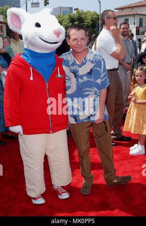 Michael J Fox arrivant à la première de Stuart Little 2 au Westwood Village Theatre de Los Angeles. 14 juillet, 2002. - JpgFoxMichaelJ FoxMichaelJ02A.02Un événement dans la vie d'Hollywood, Californie - Red Carpet Event, Vertical, USA, Cinéma, Célébrités, photographie, Bestof, Arts, Culture et divertissement, Célébrités Topix fashion / du tapis rouge-, une personne, Vertical, Best of, Hollywood la vie, événement dans la vie d'Hollywood, Californie - Tapis rouge et en backstage, USA, Cinéma, Célébrités, cinéma, télévision, Célébrités célébrités Musique, Photographie, Meilleur Banque D'Images