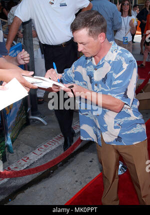 Michael J Fox arrivant à la première de Stuart Little 2 au Westwood Village Theatre de Los Angeles. 14 juillet, 2002. - JpgFoxMichaelJ FoxMichaelJ06.06 Event à Hollywood, Californie - La vie de l'événement Tapis Rouge, Vertical, USA, Cinéma, Célébrités, photographie, Bestof, Arts, Culture et divertissement, Célébrités Topix fashion / du tapis rouge-, une personne, Vertical, Best of, Hollywood la vie, événement dans la vie d'Hollywood, Californie - Tapis rouge et en backstage, USA, Cinéma, Célébrités, cinéma, télévision, Célébrités célébrités Musique, Photographie, Bestof Banque D'Images