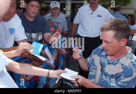 Michael J Fox arrivant à la première de Stuart Little 2 au Westwood Village Theatre de Los Angeles. 14 juillet, 2002. - JpgFoxMichaelJ FoxMichaelJ07.07 Événement dans la vie d'Hollywood, Californie - Red Carpet Event, Vertical, USA, Cinéma, Célébrités, photographie, Bestof, Arts, Culture et divertissement, Célébrités Topix fashion / du tapis rouge-, une personne, Vertical, Best of, Hollywood la vie, événement dans la vie d'Hollywood, Californie - Tapis rouge et en backstage, USA, Cinéma, Célébrités, cinéma, télévision, Célébrités célébrités Musique, Photographie, Bestof Banque D'Images