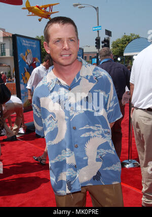 Michael J Fox arrivant à la première de Stuart Little 2 au Westwood Village Theatre de Los Angeles. 14 juillet, 2002. - JpgFoxMichaelJ FoxMichaelJ09.09 Événement dans la vie d'Hollywood, Californie - Red Carpet Event, Vertical, USA, Cinéma, Célébrités, photographie, Bestof, Arts, Culture et divertissement, Célébrités Topix fashion / du tapis rouge-, une personne, Vertical, Best of, Hollywood la vie, événement dans la vie d'Hollywood, Californie - Tapis rouge et en backstage, USA, Cinéma, Célébrités, cinéma, télévision, Célébrités célébrités Musique, Photographie, Bestof, Banque D'Images