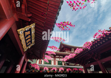 Le Buddha Tooth Relic Temple and Museum est un musée et temple bouddhiste situé dans le quartier chinois de Singapour. Banque D'Images