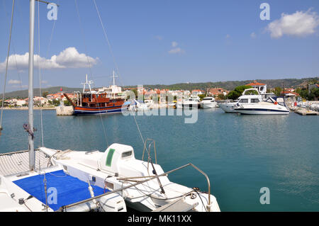 Port de Nikiti-Sithonia péninsule de Halkidiki Grèce Banque D'Images