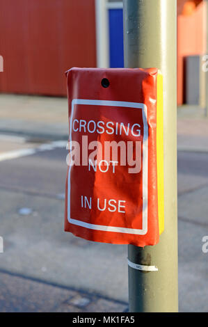 Pas de passage en usage enseigne sur un passage piéton Banque D'Images