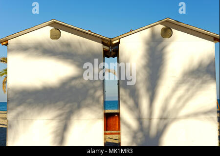 Cabines de plage près de Alicante Espagne Banque D'Images