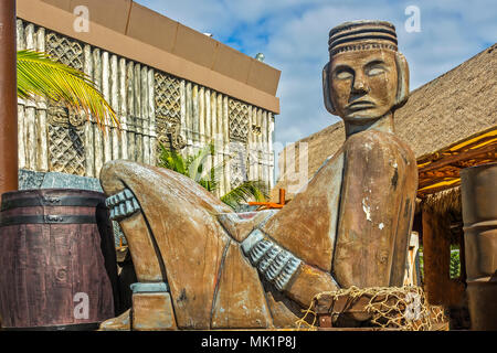 Imitation Chac Mool, station touristique de Costa Maya, Mexique Banque D'Images