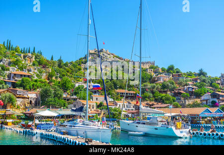 KALEKOY, TURQUIE - 5 mai 2017 : nature idyllique, sites historiques préservés et mis au point l'infrastructure touristique de la baie de Kekova et ses colonies Banque D'Images