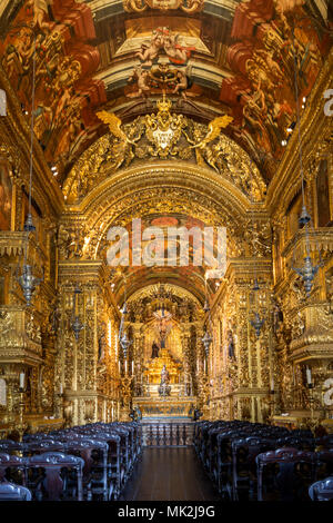 L'intérieur de la 18e siècle rococo portugais de l'église Sao Francisco da Penitencia (St Francis de pénitence) sculpté par Francisco Xavier de Brito Banque D'Images