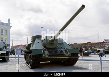 Verkhnyaya Pyshma, Russie - Mars 01, 2018 : Soviet tank destroyer SU-100 dans le musée de l'équipement militaire Banque D'Images