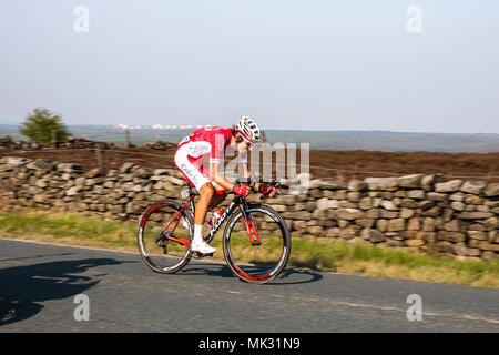 TDF 2018 Tour de Yorkshire, West Yorkshire, Royaume-Uni. Jour 4 tour de Yorkshire. Vainqueur de l'étape 4 Stephane Rossetto, environ quatre minutes d'avance sur le terrain, avec 35km à parcourir, sur Asquith Moor entre Blubberhouses et Otley © Ian Wray/Alamy live news Banque D'Images