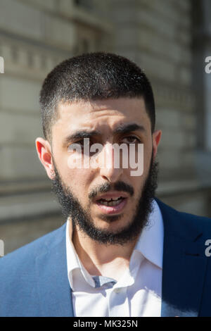 London UK 6 mai 2018 Ali Dawah qui devait initialement prendre la parole lors de la manifestation a été attaqué par les nationalistes britanniques qui s'étaient rassemblés à Whitehall pour une "journée de la Liberté" la promotion de la liberté d'expression pour tous. Credit : Thabo Jaiyesimi/Alamy Live News Banque D'Images