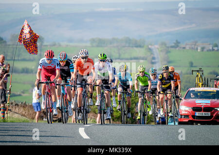 TDF 2018 Tour de Yorkshire, Otley, West Yorkshire, Royaume-Uni. 6 mai, 2018. Jour 4 tour de Yorkshire. Les cavaliers avec 35km à parcourir, sur Asquith Moor entre Blubberhouses et Otley © Ian Wray/Alamy live news Banque D'Images