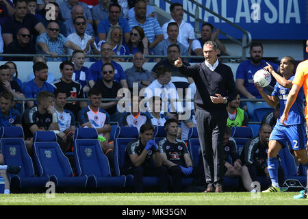 Cardiff, Royaume-Uni. 6 mai, 2018. Lecture manager Paul Clement points. Match de championnat Skybet EFL, Cardiff City v lecture à la Cardiff City Stadium le dimanche 6 mai 2018. Ce droit ne peut être utilisé qu'à des fins rédactionnelles. Usage éditorial uniquement, licence requise pour un usage commercial. Aucune utilisation de pari, de jeux ou d'un seul club/ligue/dvd publications. Photos par Andrew Andrew/Verger Verger la photographie de sport/Alamy live news Banque D'Images