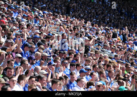 Cardiff, Royaume-Uni. 6 mai, 2018. Cardiff City fans .. Match de championnat Skybet EFL, Cardiff City v lecture à la Cardiff City Stadium le dimanche 6 mai 2018. Ce droit ne peut être utilisé qu'à des fins rédactionnelles. Usage éditorial uniquement, licence requise pour un usage commercial. Aucune utilisation de pari, de jeux ou d'un seul club/ligue/dvd publications. Photos par Andrew Andrew/Verger Verger la photographie de sport/Alamy live news Banque D'Images