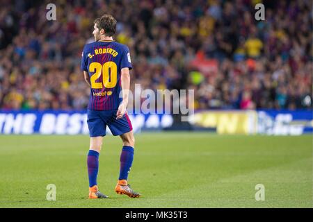 Espagne - 6 mai : le milieu de terrain du FC Barcelone Sergi Roberto (20) expulsé pendant le match entre le FC Barcelone contre le Real Madrid pour le cycle 36 de la Liga Santander, joué au Camp Nou le 6 mai 2018 à Barcelone, Espagne. (Crédit : Mikel Trigueros /Urbanandsport / Presse Presse Cordon Cordon) Banque D'Images
