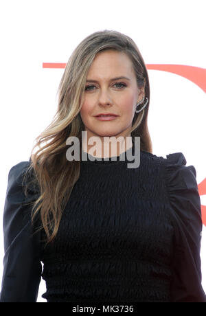 L'Ouest, ca. 6 mai, 2018. Alicia Silverstone à la première de Paramount Pictures' Book Club au Regency Village Theatre à Westwood, Californie le 6 mai 2018. Credit : Faye Sadou/media/Alamy Punch Live News Banque D'Images