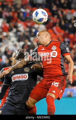 Toronto, ON, Canada. 4 mai, 2018. Auro bat la balle pendant la saison régulière MLS 2018 match entre FC de Toronto (Canada) et l'Union de Philadelphie (USA) au BMO Field Crédit : Anatoliy Cherkasov SOPA/Images/ZUMA/Alamy Fil Live News Banque D'Images