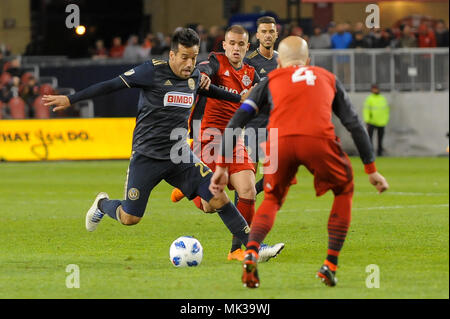 Toronto, ON, Canada. 4 mai, 2018. Ilsinho (L) avec la balle pendant la saison régulière MLS 2018 match entre FC de Toronto (Canada) et l'Union de Philadelphie (USA) au BMO Field Crédit : Anatoliy Cherkasov SOPA/Images/ZUMA/Alamy Fil Live News Banque D'Images