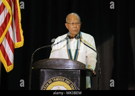 (180507) -- La ville de Quezon, Le 7 mai 2018 (Xinhua) -- le secrétaire à la défense philippin Delfin Lorenzana parle lors de la cérémonie d'ouverture de la 'Balikatan' 2018 à Quezon City, aux Philippines, le 7 mai 2018. Les troupes de la France et les États-Unis ont démarré le lundi une série d'exercices militaires conjoints visant à perfectionner leurs compétences d'interopérabilité dans la lutte contre le terrorisme et l'aide humanitaire. Le Secrétaire à la défense philippin Delfin Lorenzana a dit le 12-day 'Balikatan' 2018 mettra l'accent sur l'interopérabilité de formation traditionnels que non traditionnels de la sécurité. (Xinhua/Rouel Banque D'Images