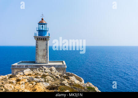 Phare du cap Tainaron Mani en Grèce. Cap Tenaro, (Cap Matapan) est le point le plus au sud de la Grèce continentale. Banque D'Images