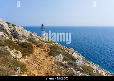 Phare du cap Tainaron Mani en Grèce. Cap Tenaro, (Cap Matapan) est le point le plus au sud de la Grèce continentale. Banque D'Images
