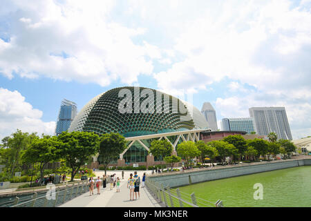 Esplanade - Theatres on the Bay, également connu sous le nom de l'Esplanade Theatre ou simplement l'Esplanade, à Marina Bay, Singapour. Banque D'Images