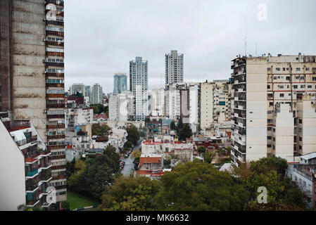 Vue panoramique de la capitale de la 8ème étage d'un immeuble résidentiel près de Palermo sur la rue d'Ancon, Buenos Aires, Argentine. Mai 2018 Banque D'Images