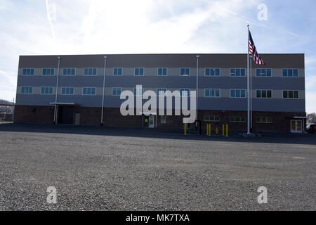 La nouvelle construction ont consacré l'établissement d'un soutien 20 novembre 2017 au complexe de sécurité nationale Y-12 dans la région de Oak Ridge, au Tennessee Les trois étages, 64 800 pieds carrés offrira une combinaison de bureaux et des entrepôts et est la première structure permanente construite dans le cadre du projet d'installation de traitement de l'uranium. (Photo par USACE Leon Roberts) Banque D'Images