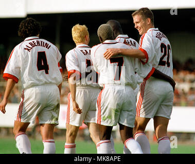 Football : Stadion am Bruchweg Mainz Allemagne 31.05.1999, match amical FC Bayern München (Munich, Germany) contre l'AC Milan (Milano) --- Milan célèbre Banque D'Images