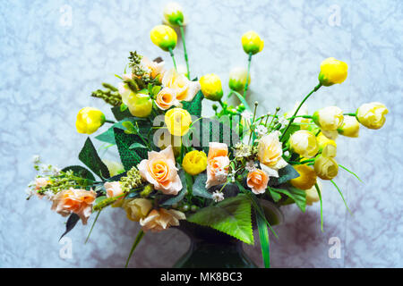 Bouquet de fleurs artificielles différents Banque D'Images