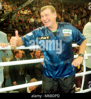 Boxe : Kšln Arena Cologne Allemagne 25.9.1999, championnat d'Europe de l'UER lutte Axel Schulz (GER) vs Wladimir Klitschko (UKR) --- Fritz SDUNEK Banque D'Images