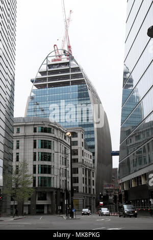 Vue sur 'Peut de Cham' gratte-ciel conçu par Foggo Associates en construction à 60 - 70 St Mary Axe en 2018 dans la ville de London UK KATHY DEWITT Banque D'Images