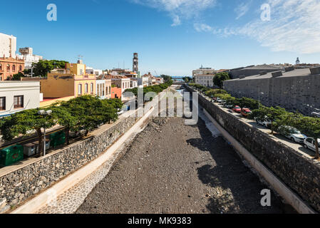 Santa Cruz de Tenerife, Canaries, Espagne - Décembre 11, 2016 : le Barranco de los Santos river à Santa Cruz de Tenerife, Canaries, Espagne. Banque D'Images