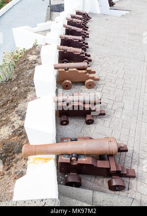 Canons de l'église de la Vierge. Le château est à Santa Cruz sur l'île espagnole de La Palma. Banque D'Images