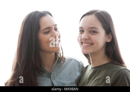 Deux copines sont en train de rire s'amusent Banque D'Images