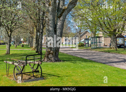 Mandeville MORAY ECOSSE LE CENTRE DU VILLAGE AU DÉBUT DU PRINTEMPS Banque D'Images