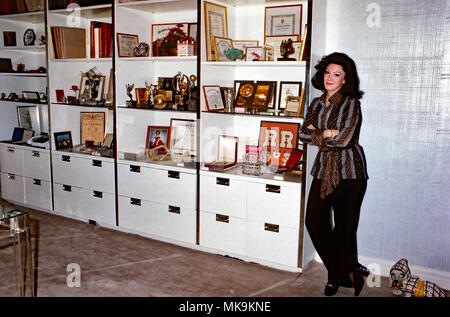 Anna Moffo, amerikanische Opernsängerin in ihrer Wohnung in New York, USA 1980. La chanteuse Anna Moffo opéra américain à son appartement à New York, USA 1980. Banque D'Images