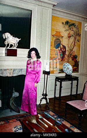 Anna Moffo, amerikanische Opernsängerin in ihrer Wohnung in New York, USA 1980. La chanteuse Anna Moffo opéra américain à son appartement à New York, USA 1980. Banque D'Images