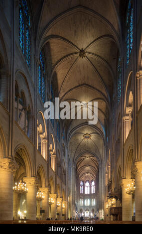 Arcades de la nef, la cathédrale de Notre-Dame de Paris , France Banque D'Images