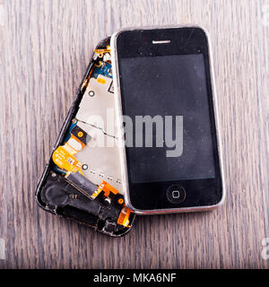 6 MAI 2018 - Apple iPhone 3GS en panne. L'iPhone est le smartphone le plus connu au monde Banque D'Images