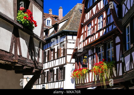 Maisons colorées traditionnelles dans la ville de Strasbourg,Alsace,France. Banque D'Images