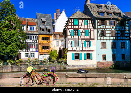 Maisons colorées traditionnelles dans la ville de Strasbourg,Alsace,France. Banque D'Images