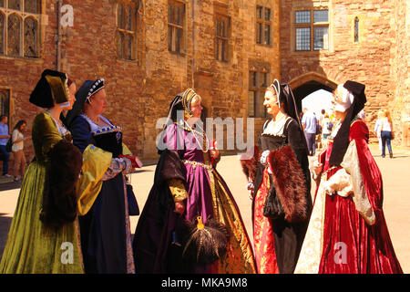 Berkeley, Angleterre - 6 mai 2018 : Le Roi Henry VIII et ses six femmes dans château de Berkeley. L'histoire a joué à l'intérieur des murs du château de Berkeley en font l'un des bâtiments les plus remarquables en Grande-Bretagne. Crédit : Anna Jastrzebska/Alamy Live News Banque D'Images