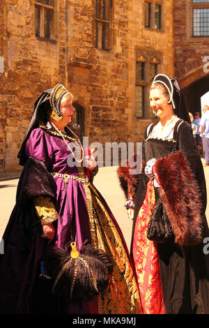 Berkeley, Angleterre - 6 mai 2018 : Le Roi Henry VIII et ses six femmes dans château de Berkeley. L'histoire a joué à l'intérieur des murs du château de Berkeley en font l'un des bâtiments les plus remarquables en Grande-Bretagne. Crédit : Anna Jastrzebska/Alamy Live News Banque D'Images