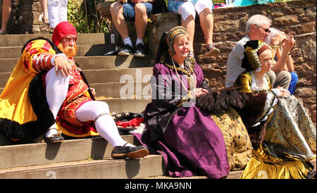 Berkeley, Angleterre - 6 mai 2018 : Le Roi Henry VIII et ses six femmes dans château de Berkeley. L'histoire a joué à l'intérieur des murs du château de Berkeley en font l'un des bâtiments les plus remarquables en Grande-Bretagne. Crédit : Anna Jastrzebska/Alamy Live News Banque D'Images