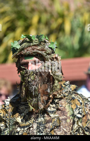 Hastings, Royaume-Uni. 7 mai 2018. La célèbre ville de Hastings Jack traditionnel dans la célébration de l'été vert avec une procession avec Morris Dancing. Crédit : Matthieu Chattle/Alamy Live News Banque D'Images